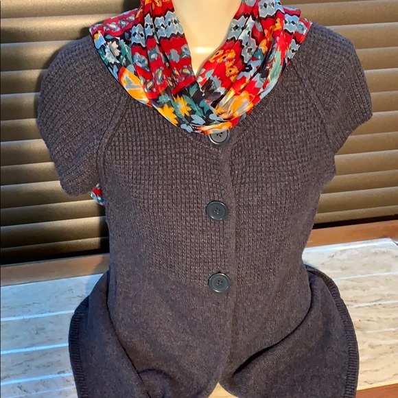 Sweater Short Sleeve Size Large (Fits a S/M Best) - Picture 4 of 9